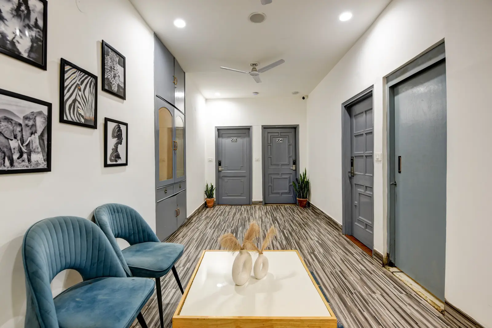 Common seating area at Gallivanto Inn Rohini