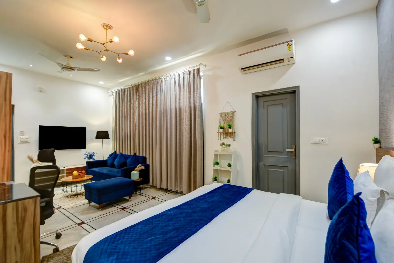 Gallivanto Inn Rohini gallery photo