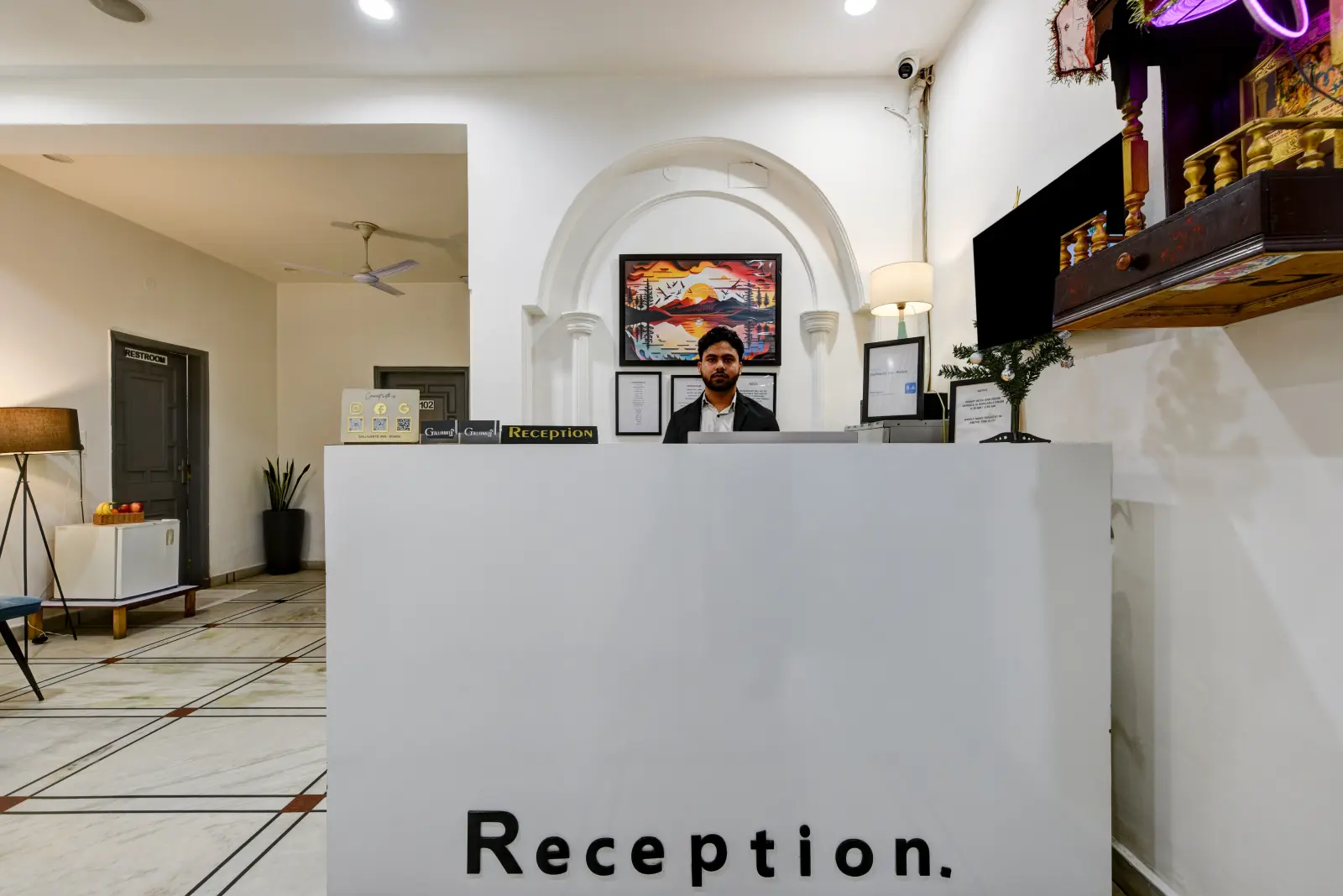Reception at Gallivanto Inn Rohini